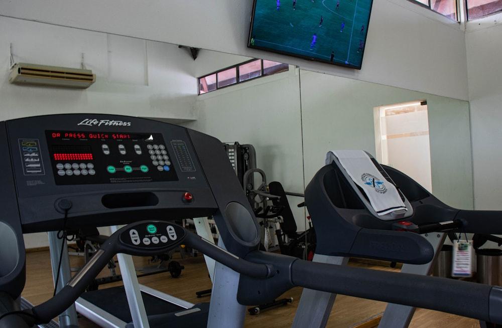Hotel Estelar Altamira Ibagué Exteriör bild A treadmill