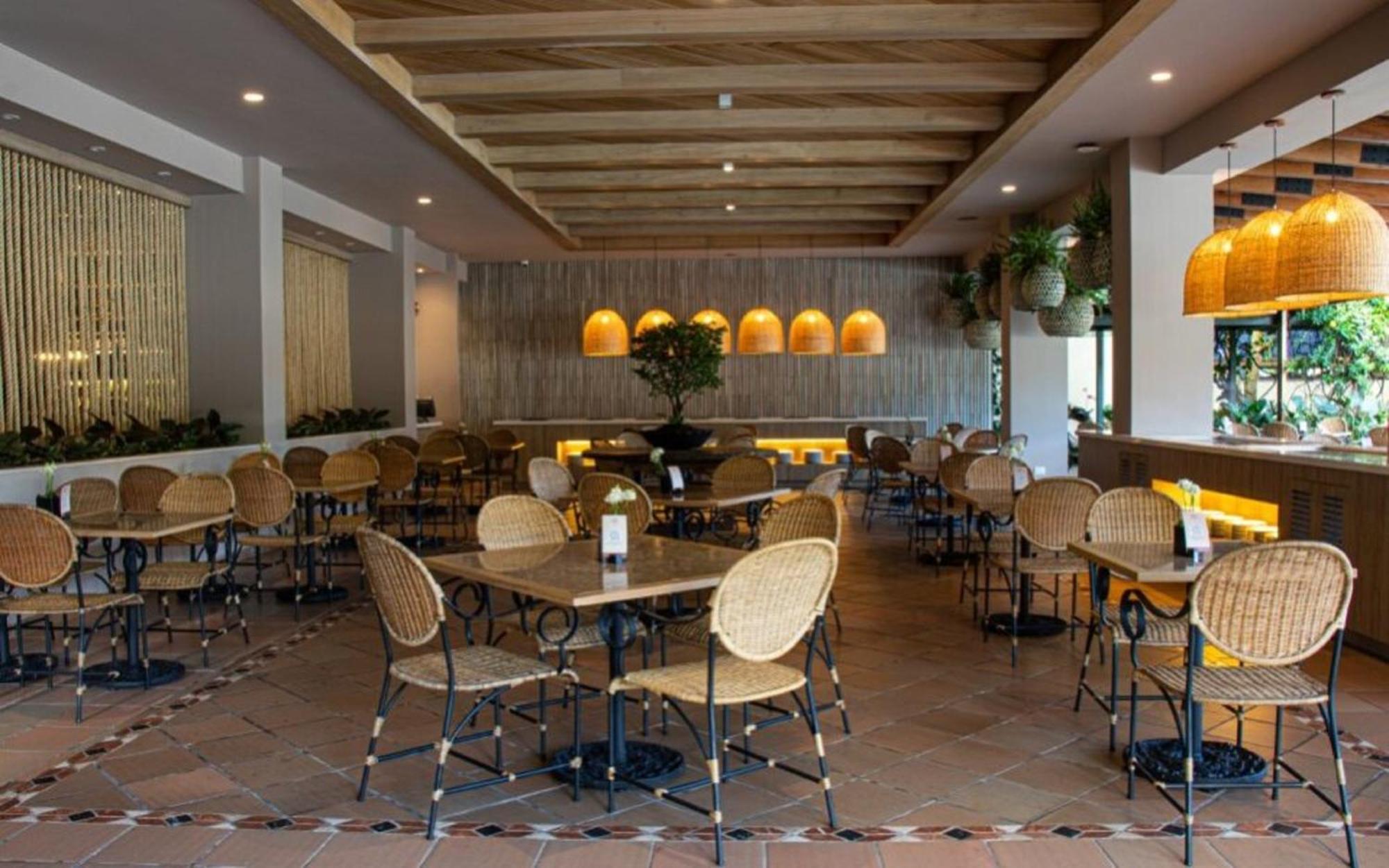 Hotel Estelar Altamira Ibagué Exteriör bild Interior of a typical restaurant in the city